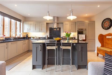 5 Chapmans Piece, Burford, OX18 4DN
