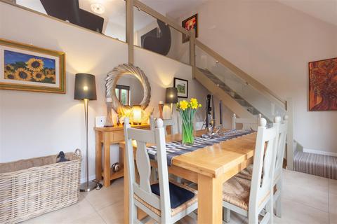 5 Chapmans Piece, Burford, OX18 4DN
