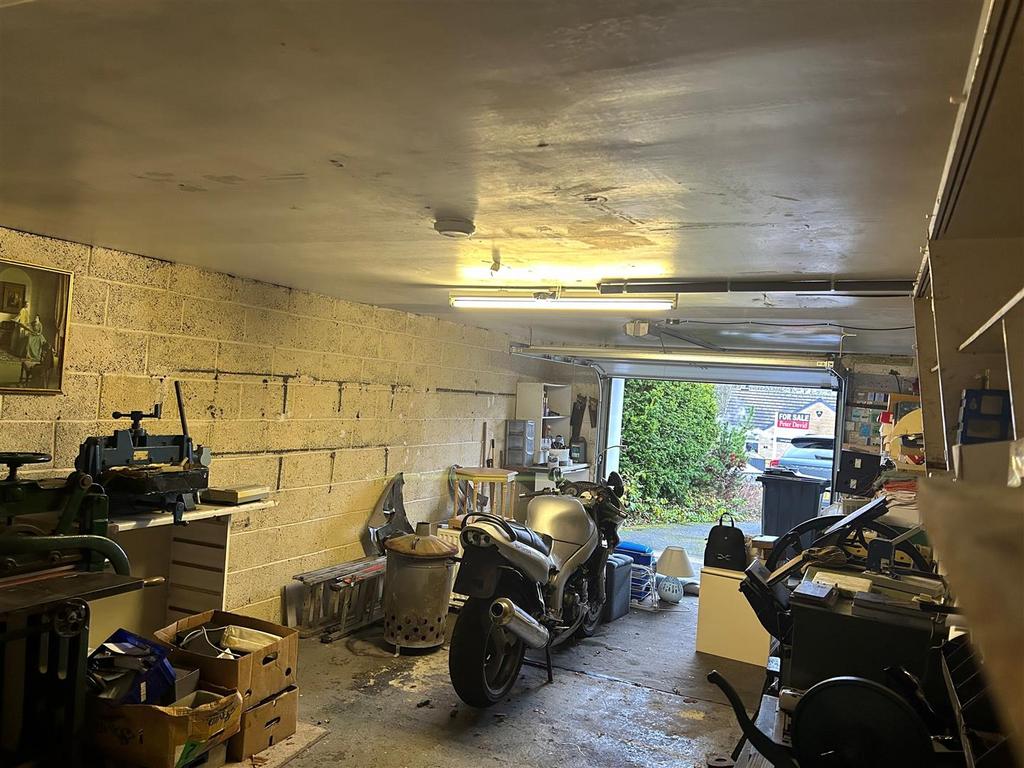 Garage 2.jpg