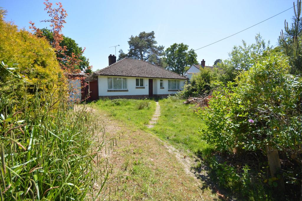 Clarendon Road, Broadstone BH18 2 bed detached bungalow - £450,000