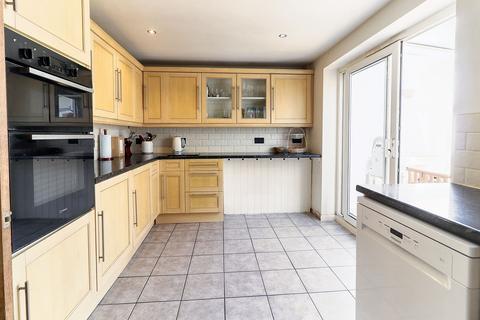 3 bedroom semi-detached house for sale, Alabaster Close, Hadleigh, IP7