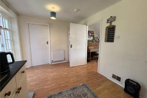 129 Larksfield, Englefield Green, Egham, TW20 0RA