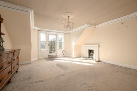 90/8 Princes Street, Edinburgh, EH2 2ER