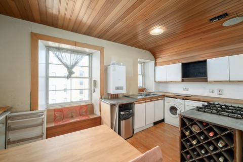 90/8 Princes Street, Edinburgh, EH2 2ER