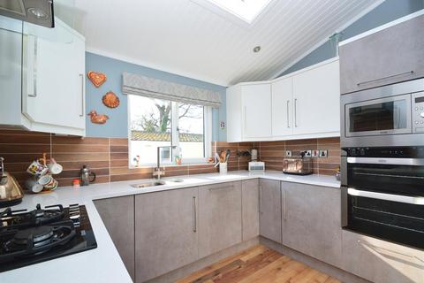 2 bedroom detached bungalow for sale, Folly Lane, East Cowes