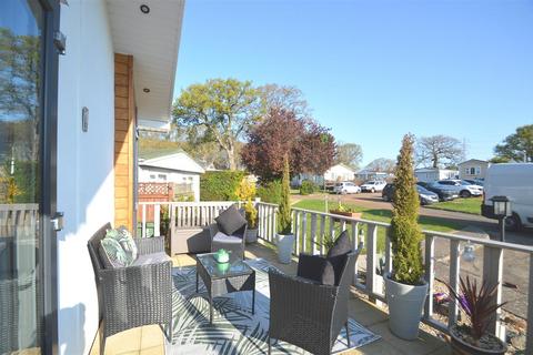 2 bedroom detached bungalow for sale, Folly Lane, East Cowes
