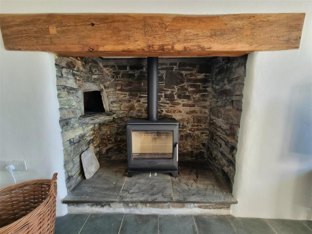 Sitting room fireplace.jpg