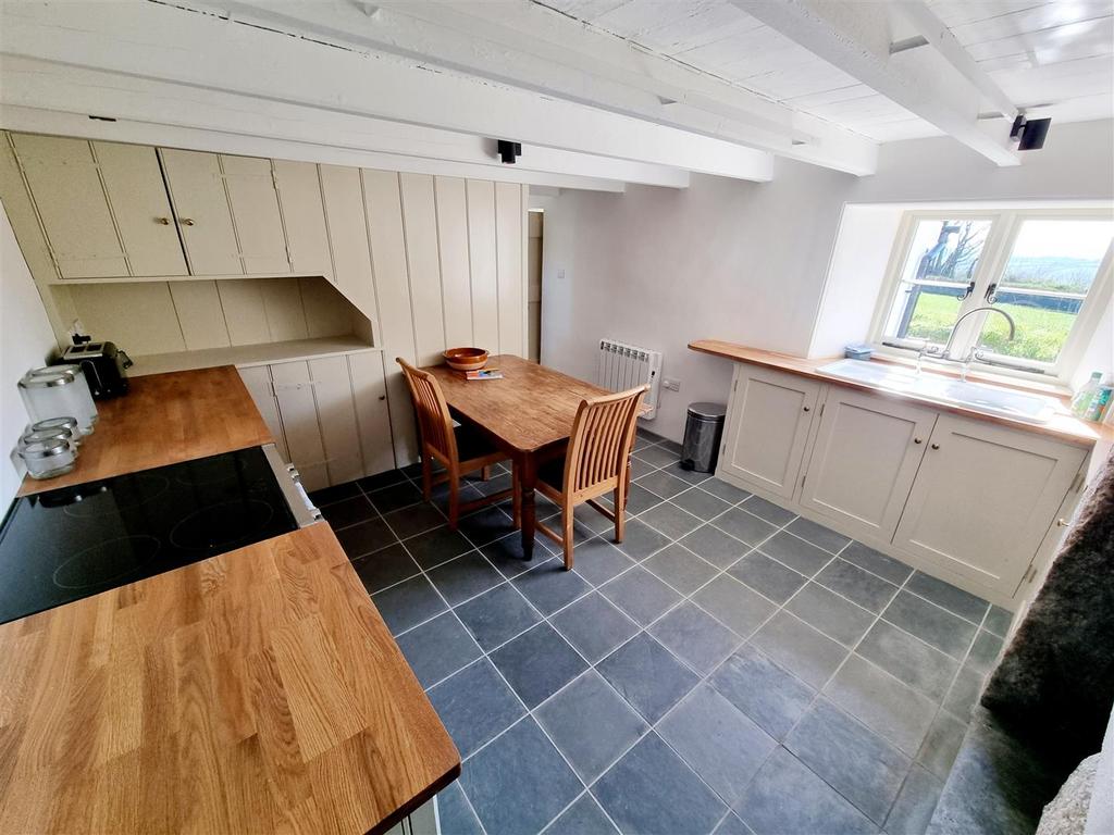 Kitchen 1.jpg