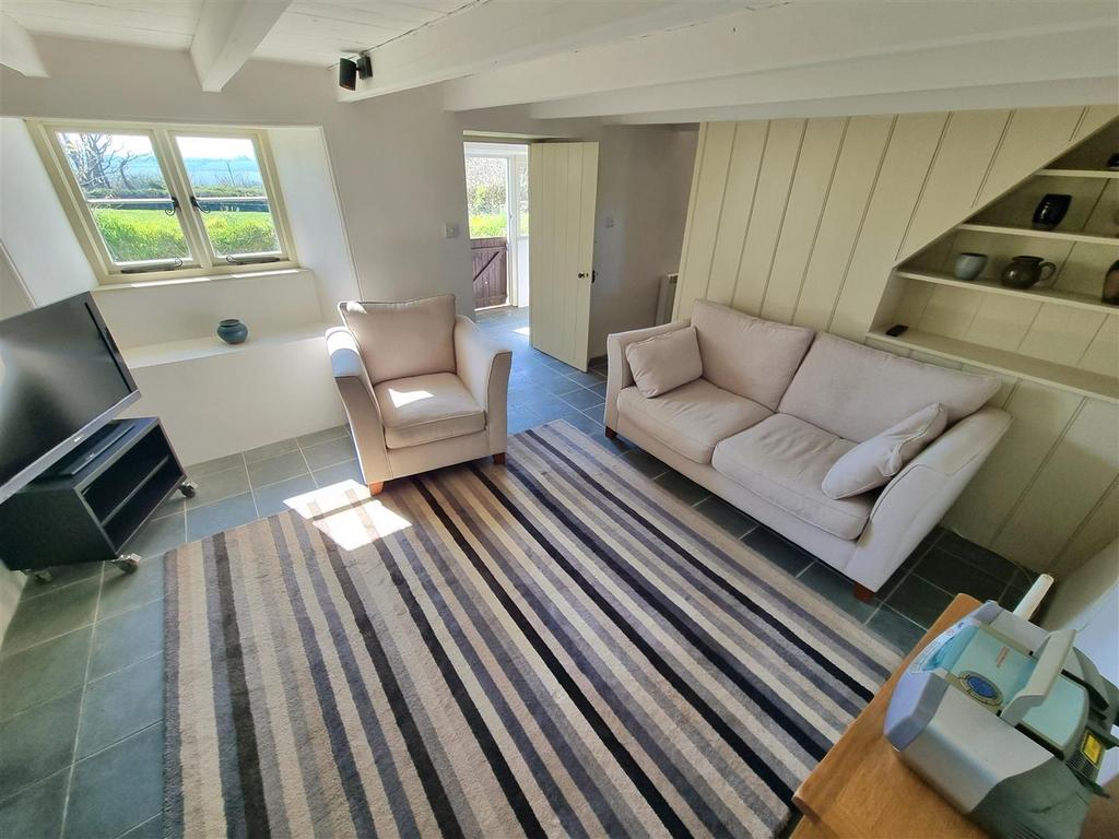 Sitting room 1.jpg