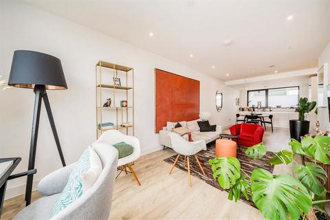 2 bedroom flat to rent, Scawfell Street, London E2