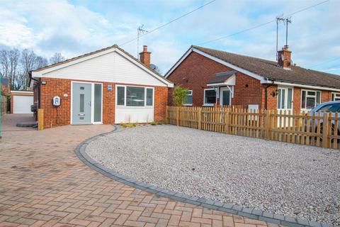2 bedroom detached bungalow to rent, Elm Grove, Woburn Sands