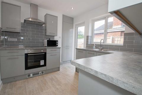 2 bedroom detached bungalow to rent, Elm Grove, Woburn Sands