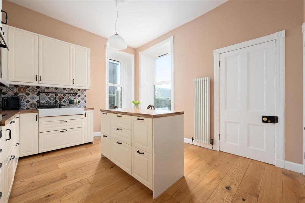 30 Victoria Street 032.JPG