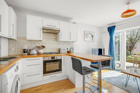 Flat 4, 92 Beulah Road, Thornton Heath, CR7 8JF