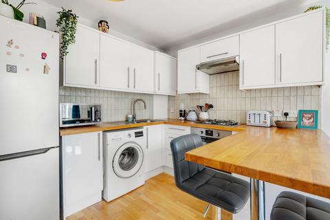 Flat 4, 92 Beulah Road, Thornton Heath, CR7 8JF