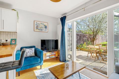 Flat 4, 92 Beulah Road, Thornton Heath, CR7 8JF