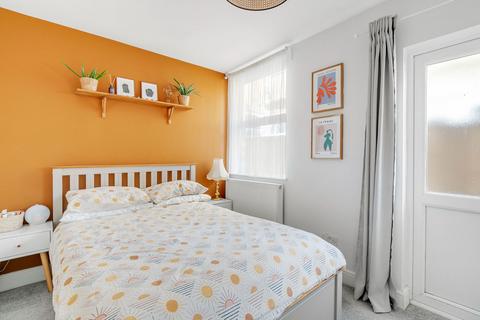 Flat 4, 92 Beulah Road, Thornton Heath, CR7 8JF