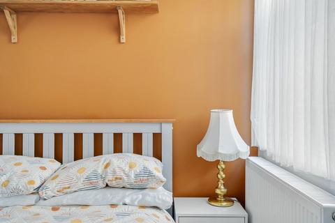 Flat 4, 92 Beulah Road, Thornton Heath, CR7 8JF