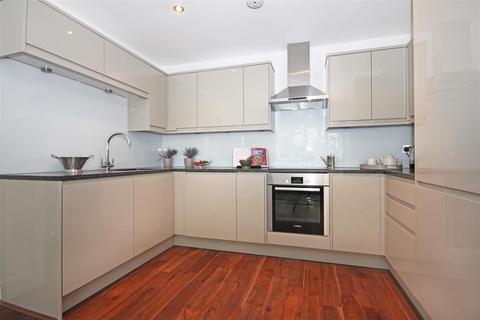4, Lansdowne Lodge Sutherland Road, London, W13 0DX