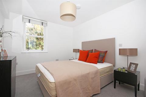 4, Lansdowne Lodge Sutherland Road, London, W13 0DX