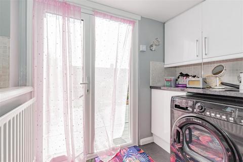 153 Green Walk, Crayford, Dartford, DA1 4JU