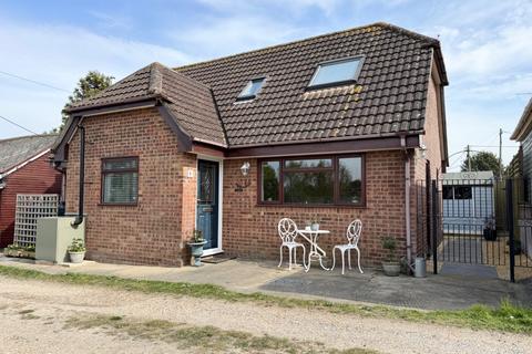 3 bedroom chalet for sale, Solent View, Calshot, Southampton, Hampshire, SO45