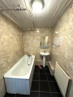 3 bedroom terraced house to rent, Varley Road Canning Town