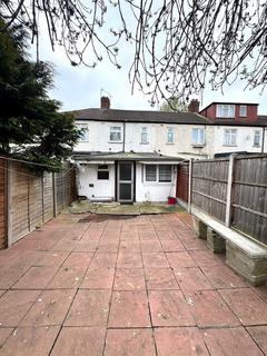 3 bedroom terraced house to rent, Varley Road Canning Town