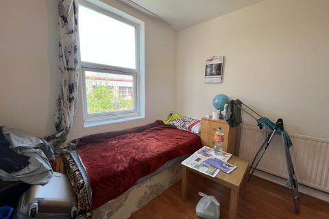 undefined, White Hart Lane, London N17