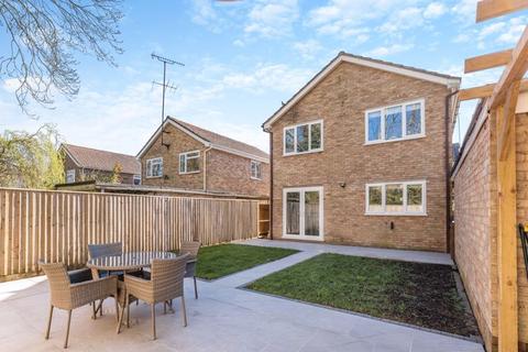 3 bedroom detached house for sale, Greenhills Park, Bloxham