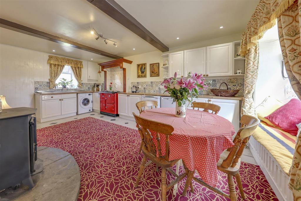 Kitchen / Dining