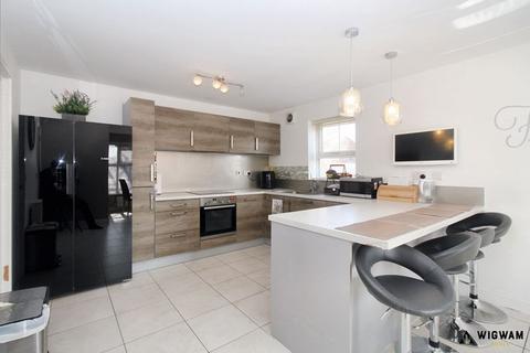 4 bedroom detached house for sale, Maybury Road, Hull, HU9