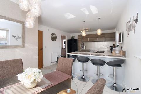 4 bedroom detached house for sale, Maybury Road, Hull, HU9