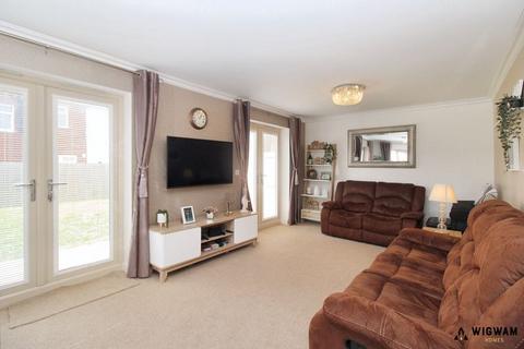 4 bedroom detached house for sale, Maybury Road, Hull, HU9