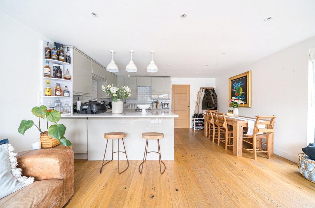 Kitchen/ Living