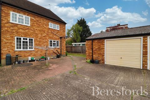 2 bedroom maisonette for sale, Marlborough Gardens, Upminster, RM14