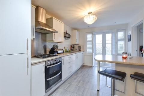 4 bedroom detached house to rent, Lily Close, Red Lodge