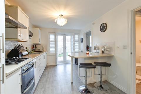 4 bedroom detached house to rent, Lily Close, Red Lodge