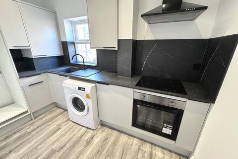 2 bedroom flat to rent, Crabton Close Road, Bournemouth BH5