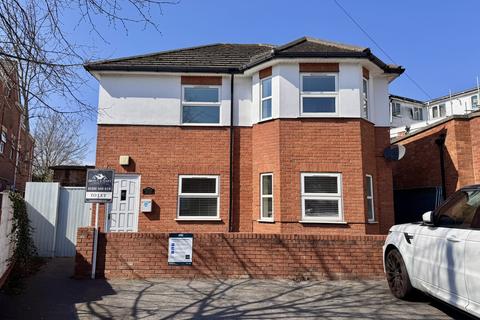 2 bedroom flat to rent, Crabton Close Road, Bournemouth BH5