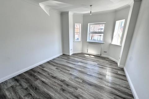 2 bedroom flat to rent, Crabton Close Road, Bournemouth BH5