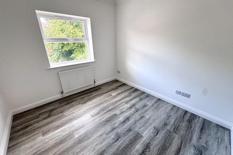 2 bedroom flat to rent, Crabton Close Road, Bournemouth BH5
