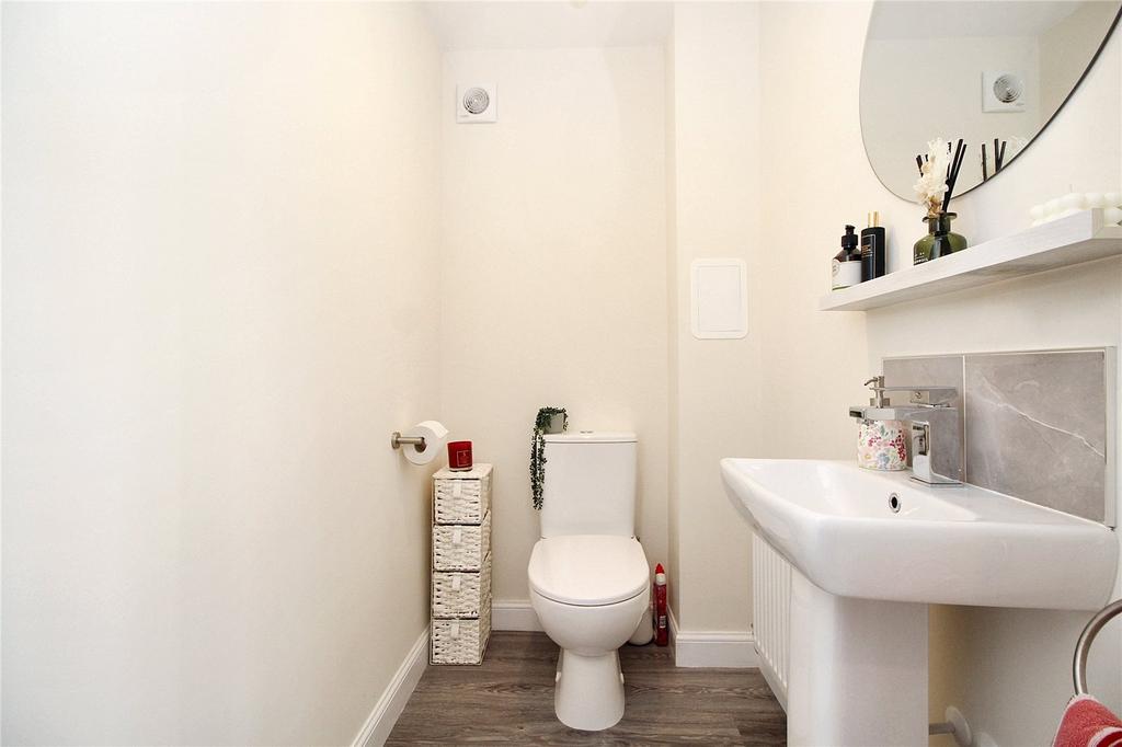 Cloakroom/wc