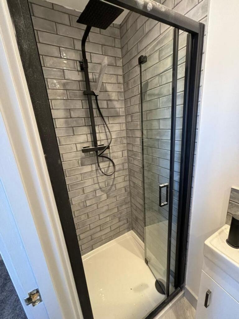 A modern and sleek bathroom featuring a spaciou...
