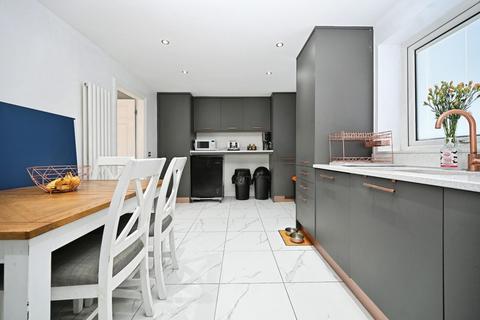 23 Kelcliffe Avenue, Guiseley, Leeds, LS20 9EW