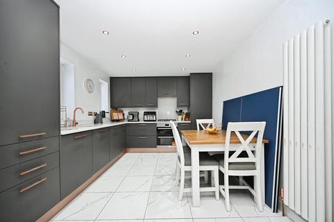 23 Kelcliffe Avenue, Guiseley, Leeds, LS20 9EW
