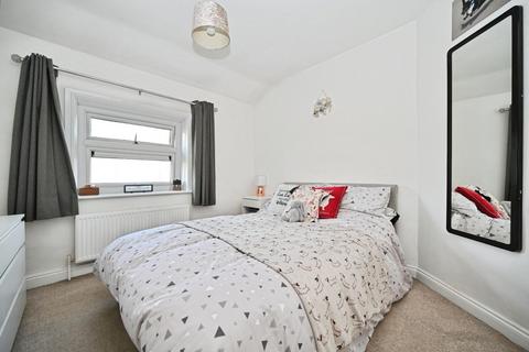 23 Kelcliffe Avenue, Guiseley, Leeds, LS20 9EW