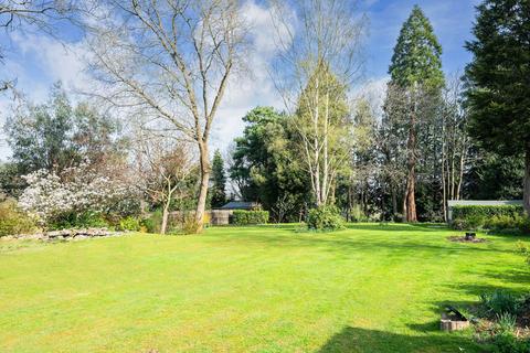 Rose Lawn Big Common Lane, Bletchingley, Redhill, RH1 4QE
