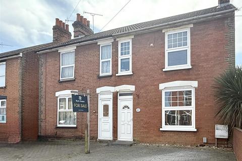 2 bedroom semi-detached house for sale