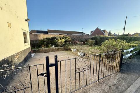 3 bedroom detached house for sale, Stryt Issa, Pen-Y-Cae, Wrexham